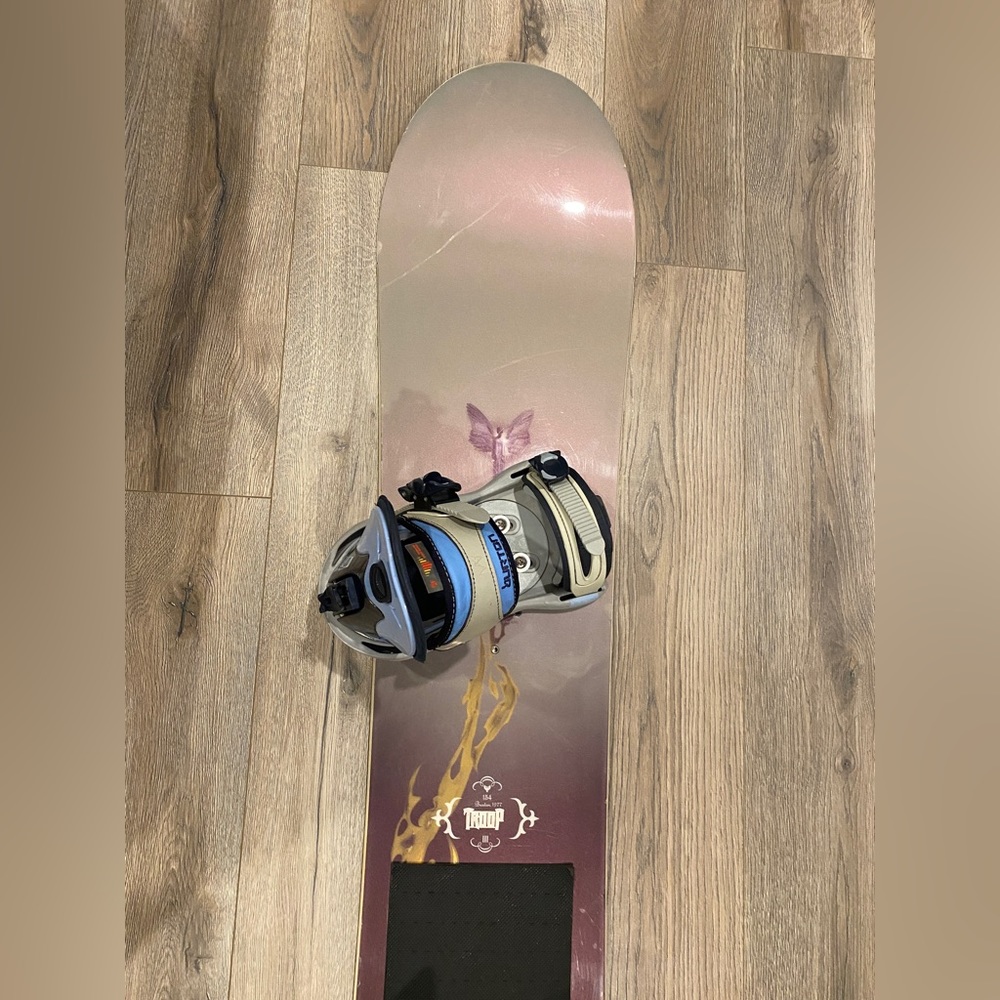 Burton troop snowboard with Burton bindgings